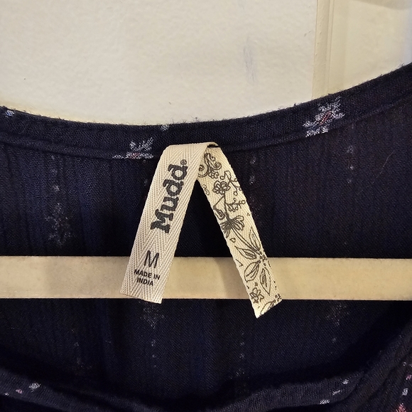 Cute little Mudd dress with flutter sleeves - Picture 3 of 5